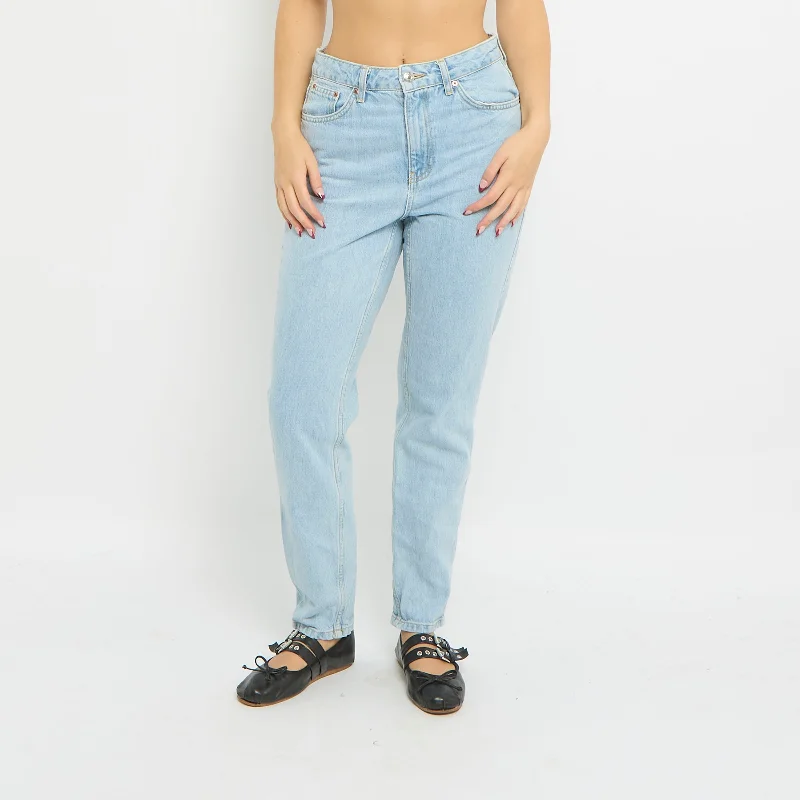 Light Wash Tapered Leg Jeans - UK 8 Chic Cropped Jeans